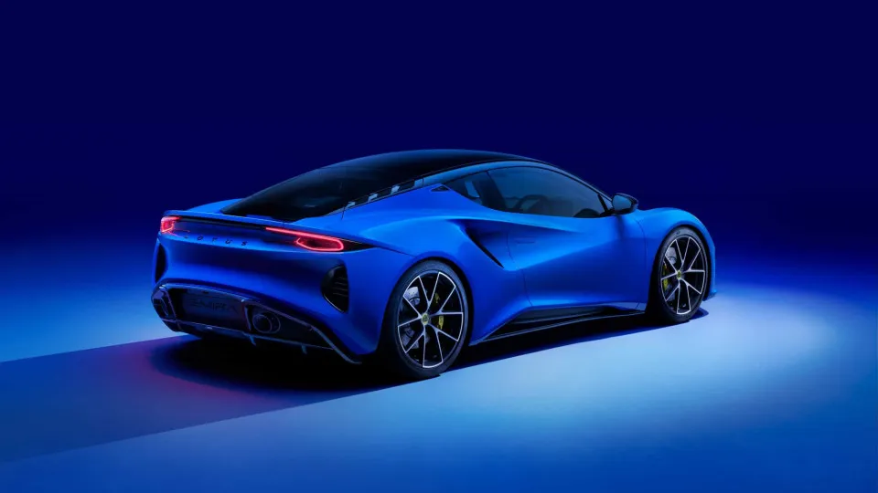 Lotus lança o último modelo a combustão. Conheça o Emira