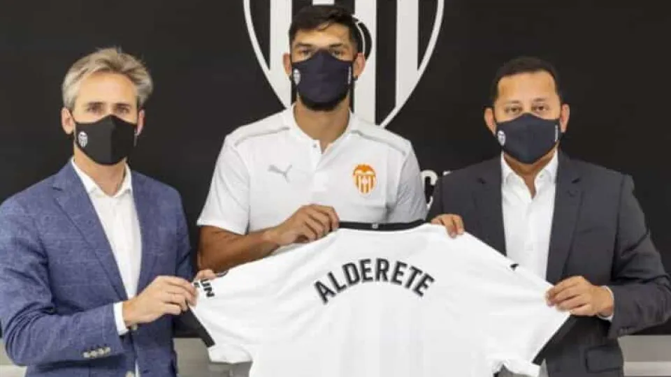 Oficial: Thierry Correia e Gonçalo Guedes têm novo colega no Valencia