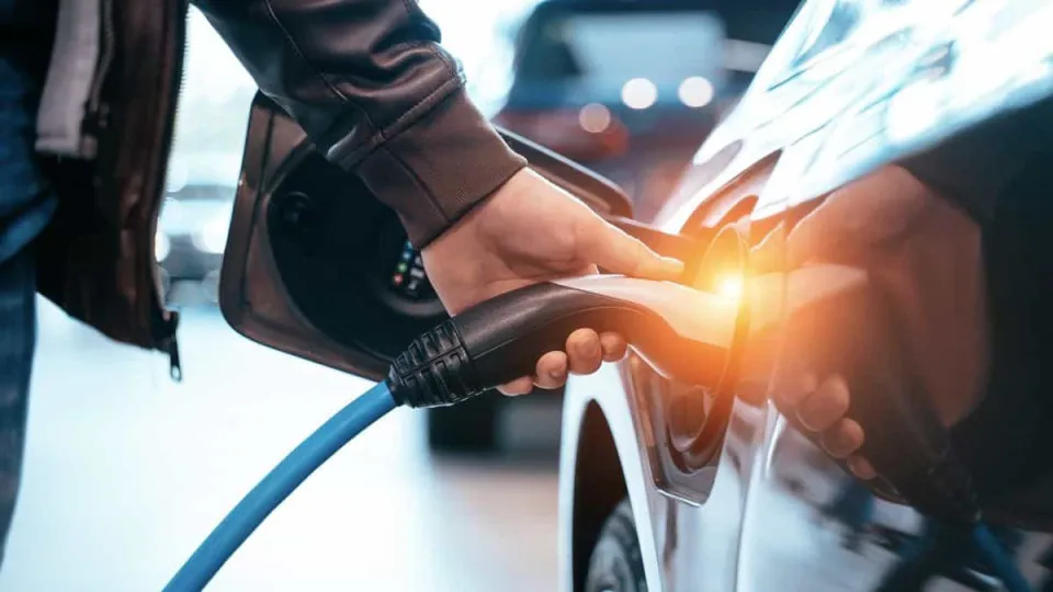 Posso instalar um carregador para um carro elétrico na garagem do prédio?