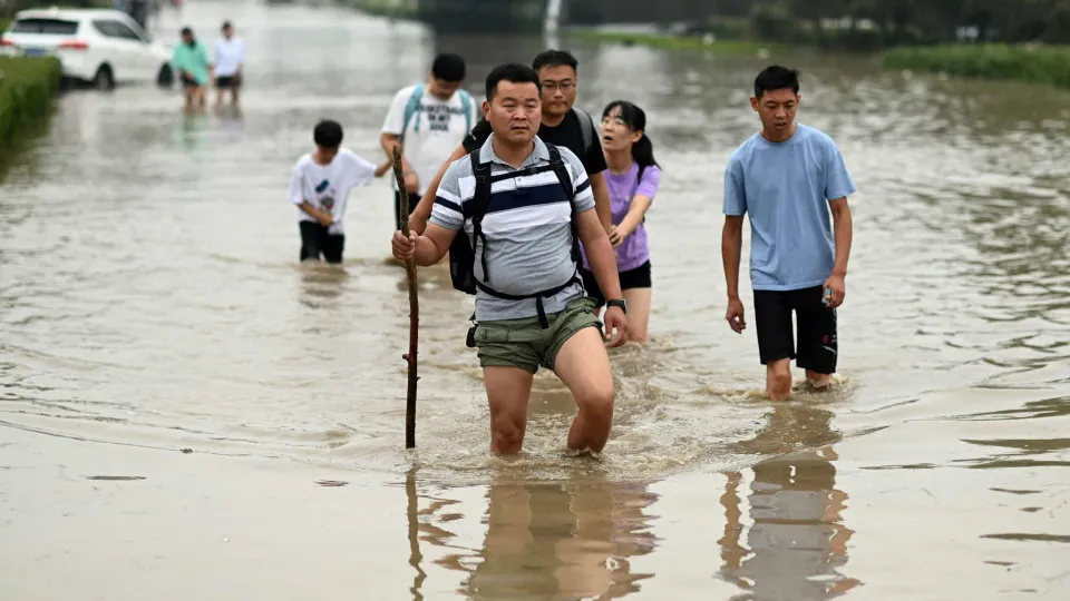 Cheias no sudoeste da China fazem pelo menos sete mortos