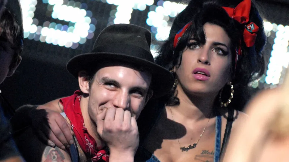 Ex-marido de Amy Winehouse está noivo