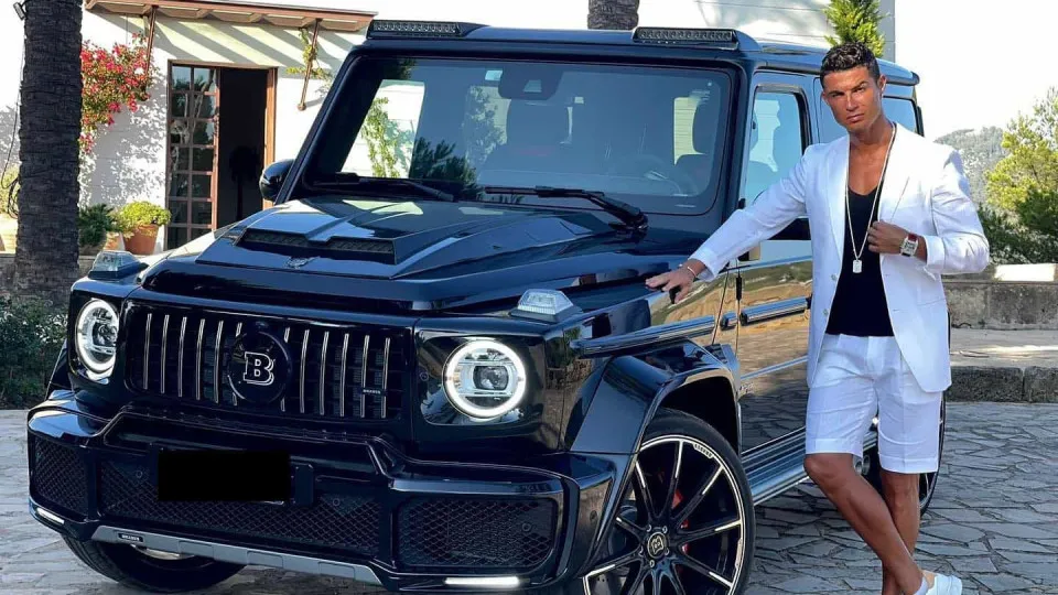 Ronaldo apresentou mais uma 'bomba'. Que carro é este de CR7?