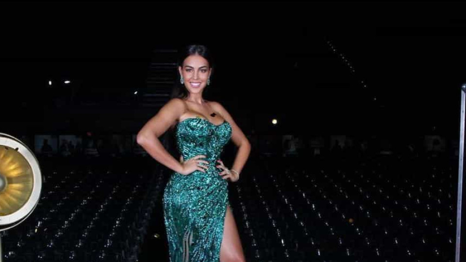 Georgina Rodríguez recebe prémio em noite de gala (e arrasa no look)