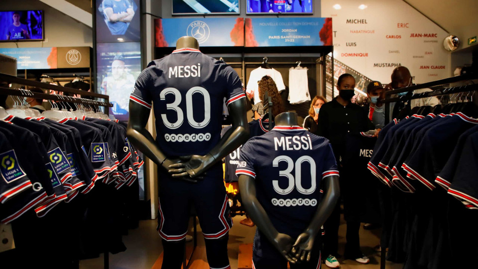 Camisolas de Messi no PSG já estão à venda e o preço não é para