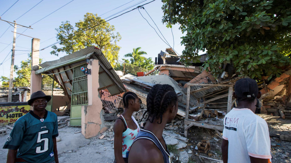 Ajuda continua escassa enquanto novos tiroteios atingem capital do Haiti