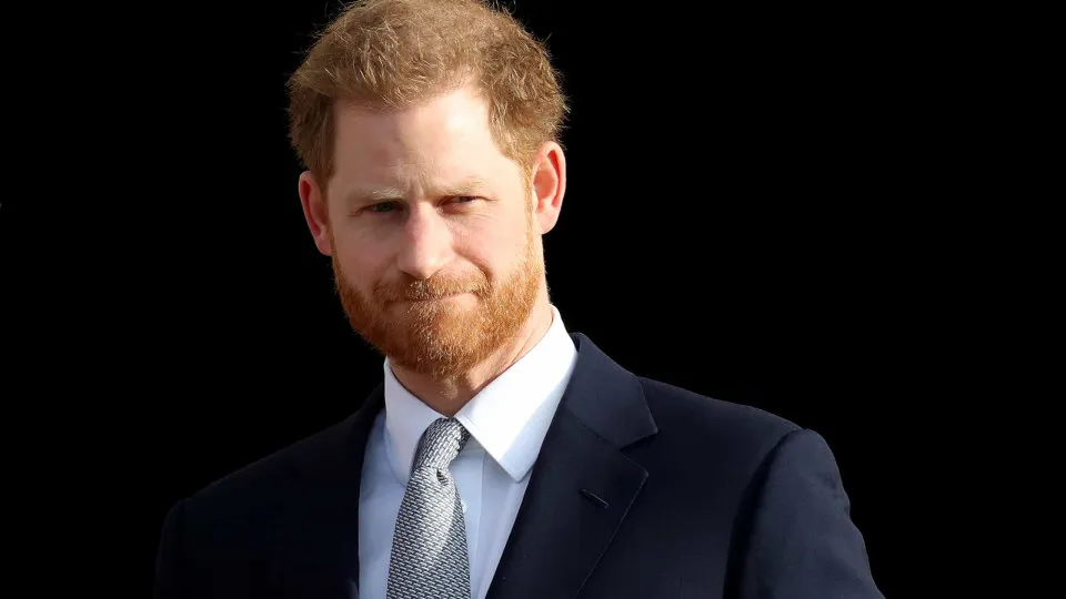 Príncipe Harry faz visita secreta a membro da família real