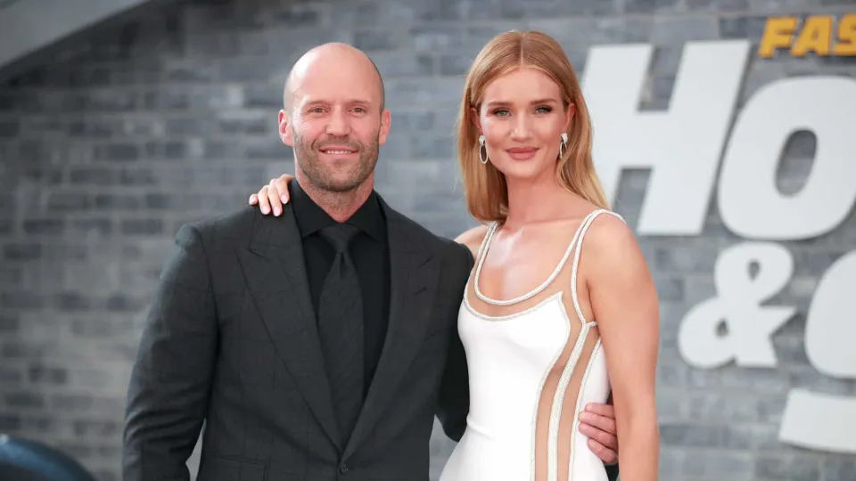 Rosie Huntington-Whiteley revela nome do segundo filho com Jason Statham