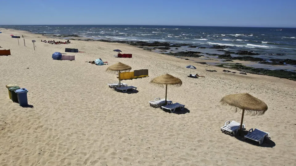 Homem desaparecido e outro resgatado após entrarem no mar em Gaia