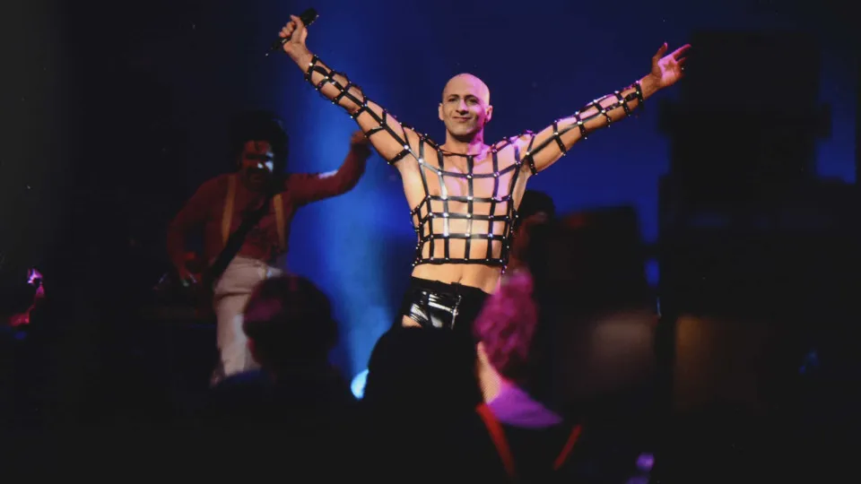 Hospitalizado com Covid-19, Richard Fairbrass recusa-se a levar vacina