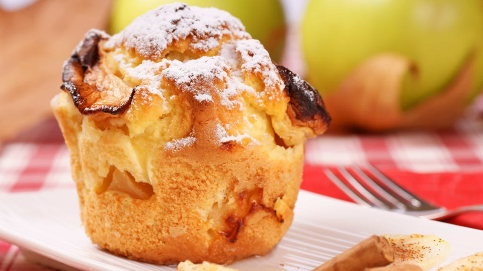 Diga bom dia com uns muffins fofos de maçã e iogurte