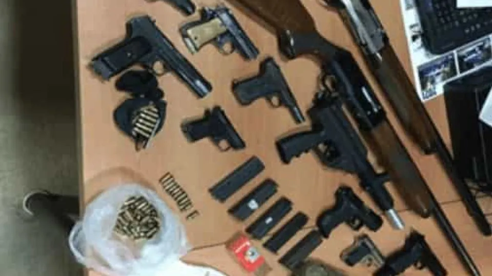Apanhados pela PSP com armas e coletes à prova de bala à espera de rivais