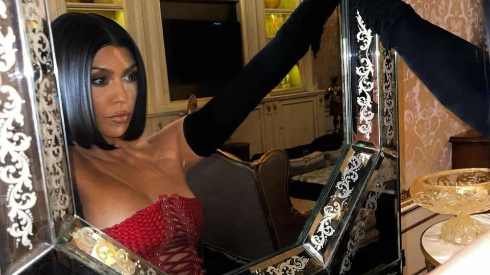 Kourtney Kardashian mostra luxos de viagem a Itália