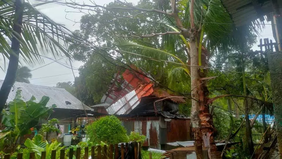 Filipinas elevam para 17 número de mortos causados pelo tufão Conson