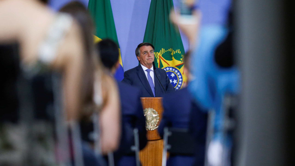 Bolsonaro cometeu crime de divulgação de dados sigilosos, conclui polícia