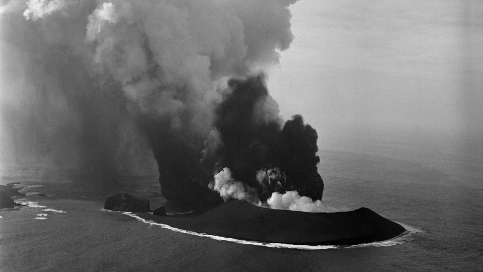 Vulcão dos Capelinhos transformou a paisagem da ilha do Faial há 66 anos