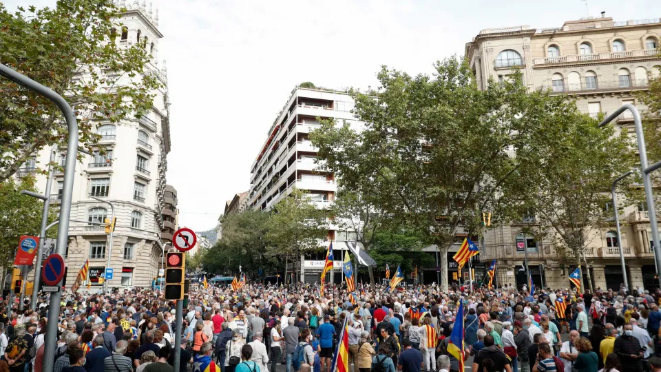 Centenas de pessoas protestam contra a prisão de Puigdemont em Itália