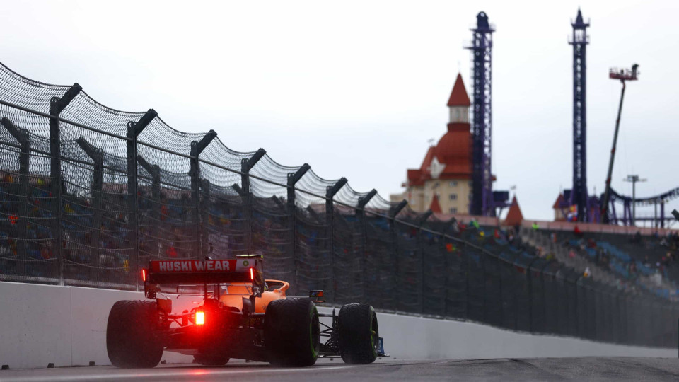 Lando Norris 'voa' na Rússia e conquista a primeira 'pole' da carreira