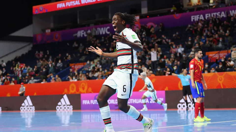 Portugal dá a volta a Espanha e está nas 'meias' do Mundial de futsal