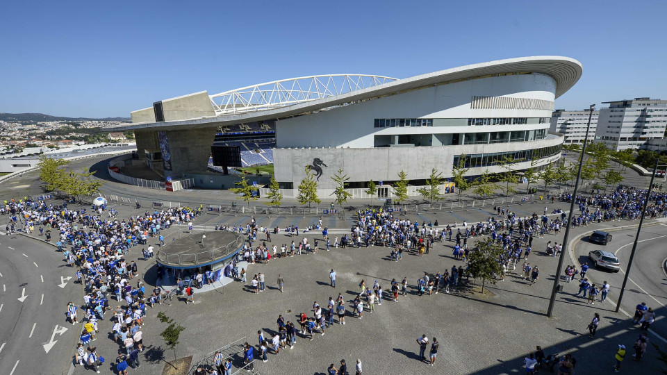 FC Porto anuncia buscas à Porto Comercial e à loja do Dragão