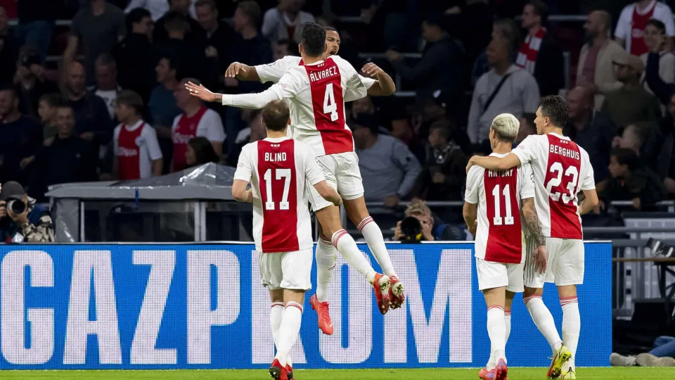 Ajax bate Besiktas e lidera grupo do Sporting na Champions à condição