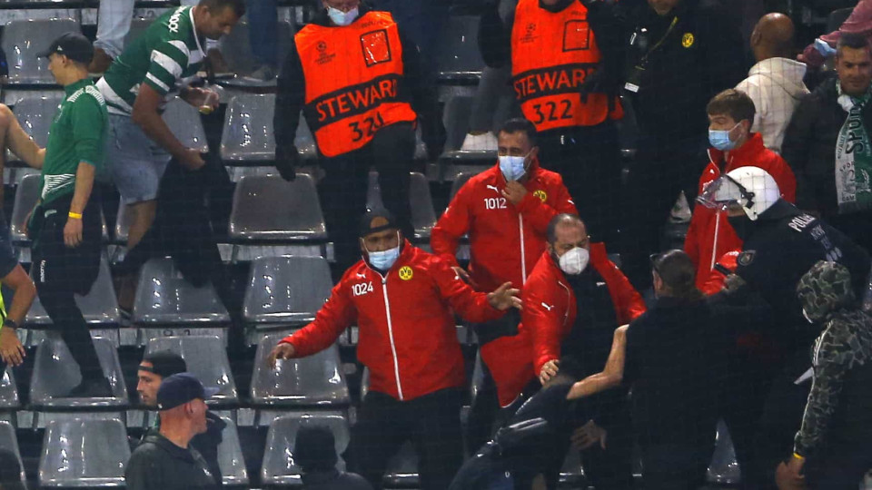 Polícia obrigada a intervir na bancada dos adeptos do Sporting