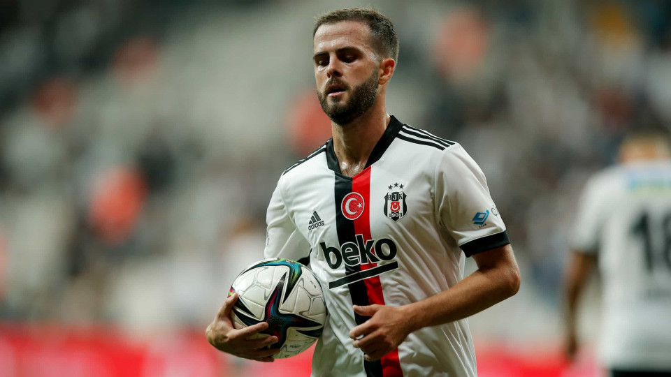 Pjanic quer ficar na Turquia e o Besiktas vai abordar o Barcelona