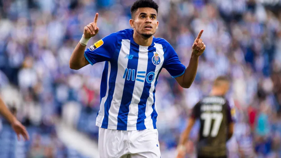 Sevilla pode 'trocar' Corona por outro jogador do FC Porto