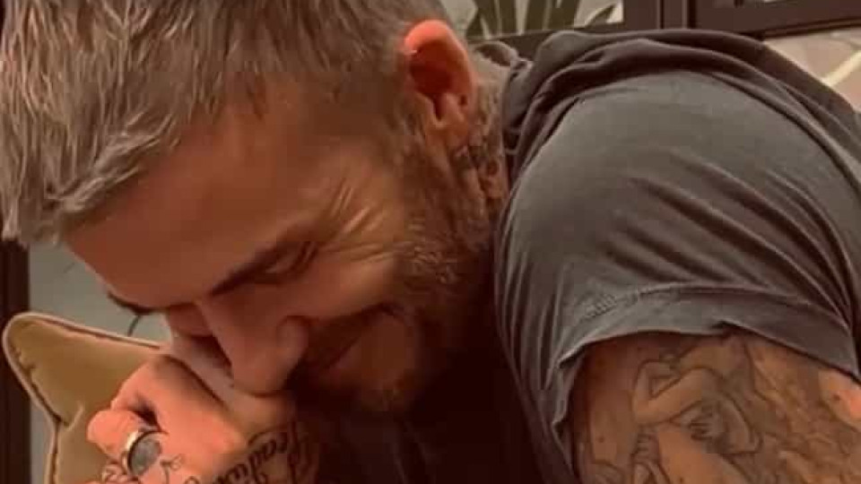 A reação de Beckham ao ouvir o relato do memorável livre frente à Grécia