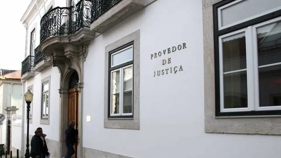 Serviços públicos com "falhas críticas", alerta Provedoria de Justiça