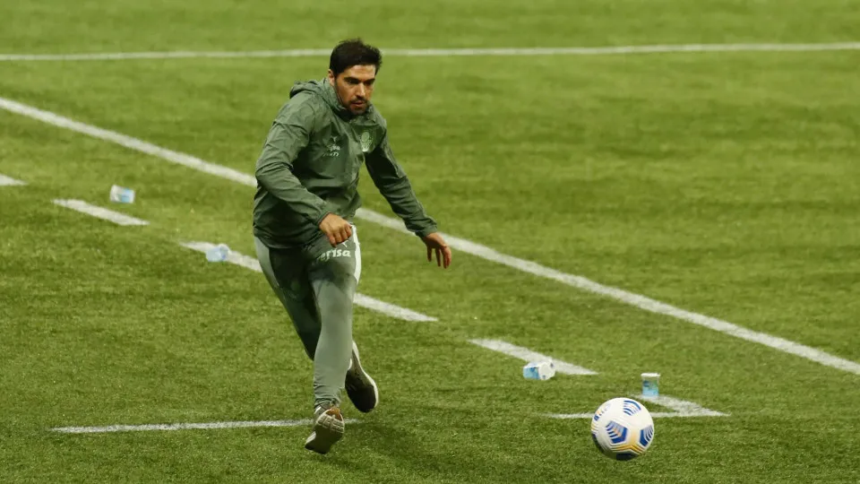 Abel, após desaire do Palmeiras: "O VAR estava ocupado a comer pipocas"