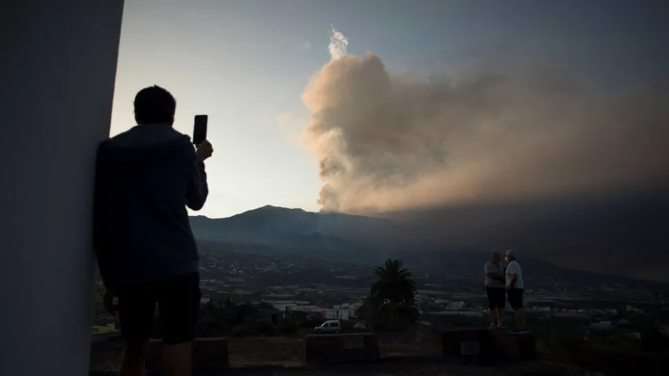 La Palma sacudida por sismo de magnitude 4,4, o maior da crise vulcânica