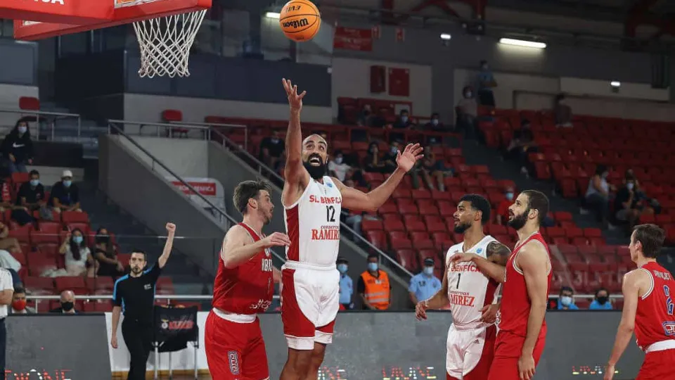 Benfica entra a perder na fase de grupos da FIBA Europe Cup