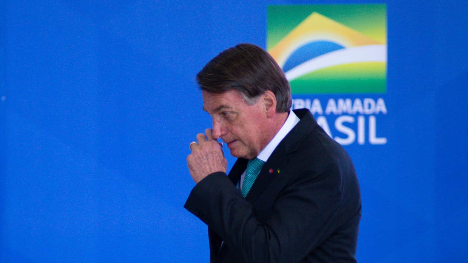 Pedida investigação contra Bolsonaro por mentira sobre vacina e sida