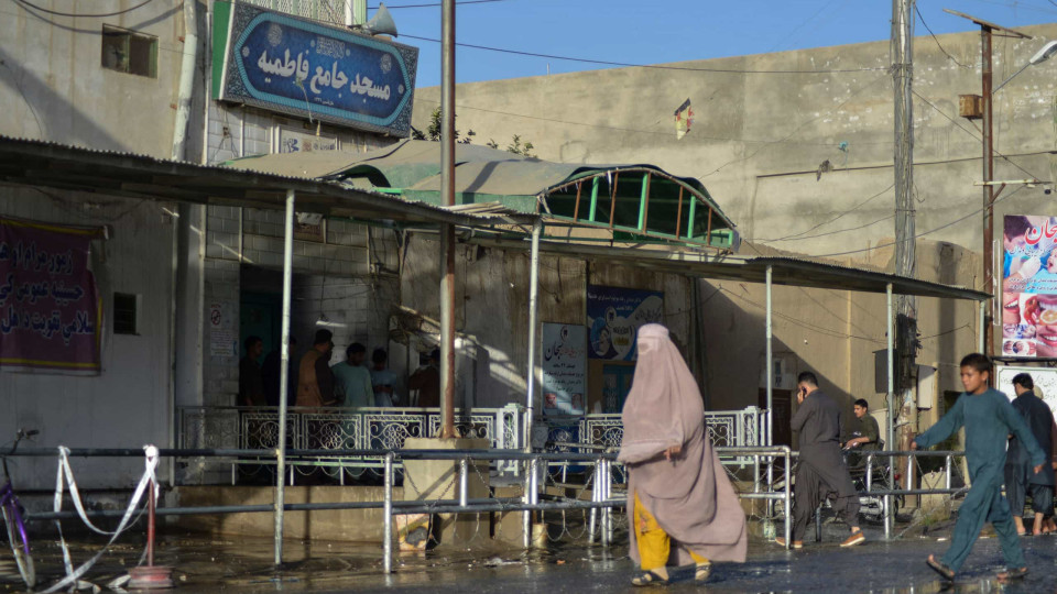 ONU exorta talibãs a reverter limitações aos direitos das mulheres