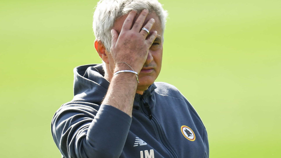 Italianos falam de Mourinho em fúria no intervalo do jogo na Noruega