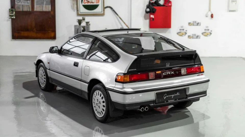 Honda CRX com apenas 17 quilómetros está à venda em Portugal