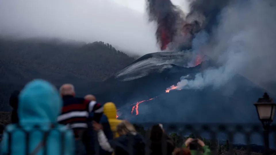 Em 24 horas, houve 52 terramotos em La Palma. Quatro foram sentidos