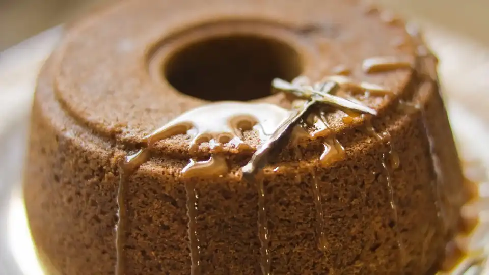 Quando fizer este bolo, a cozinha vai ficar com um belo cheiro a canela