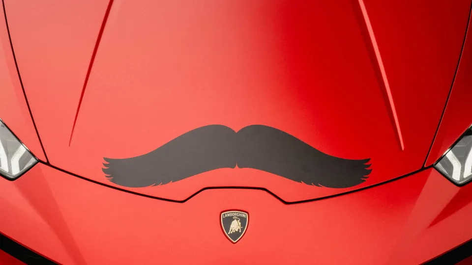 Lamborghini coloca novamente bigode por uma boa causa