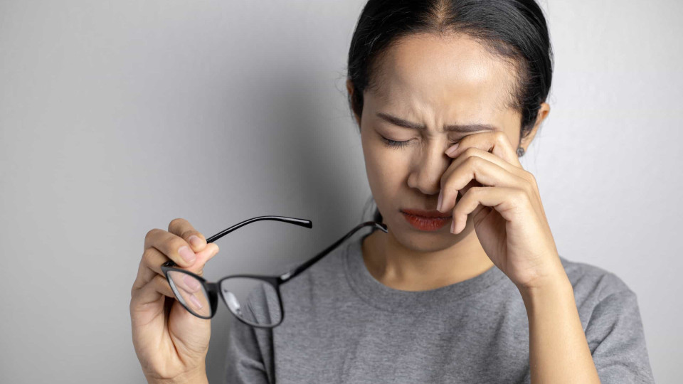 Há uma inesperada relação entre coçar os olhos e a perda de visão