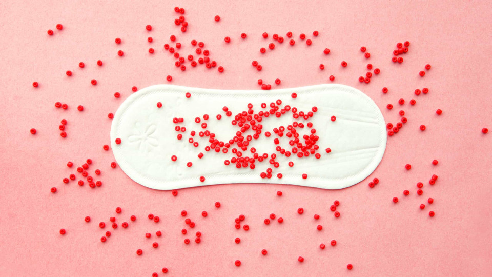 Saiba o que as diferentes cores de sangue menstrual podem estar a indicar