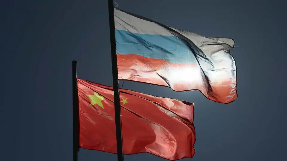 Crescente aproximação. China e Rússia preparam exercício naval conjunto