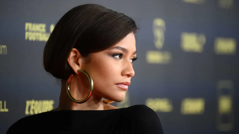 Zendaya aparece com novo visual: "Era tempo de uma mudança"