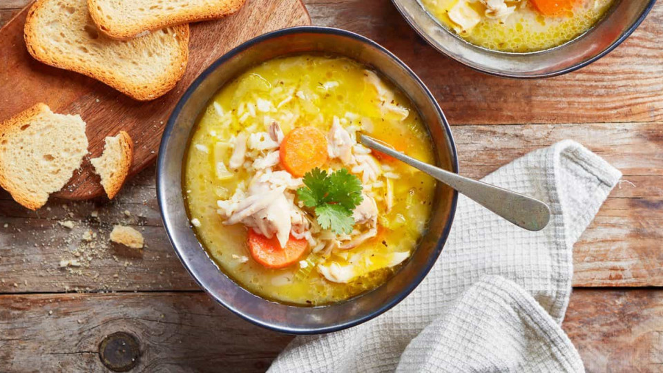 Tão bom! Receita saborosa de sopa de frango, limão e arroz