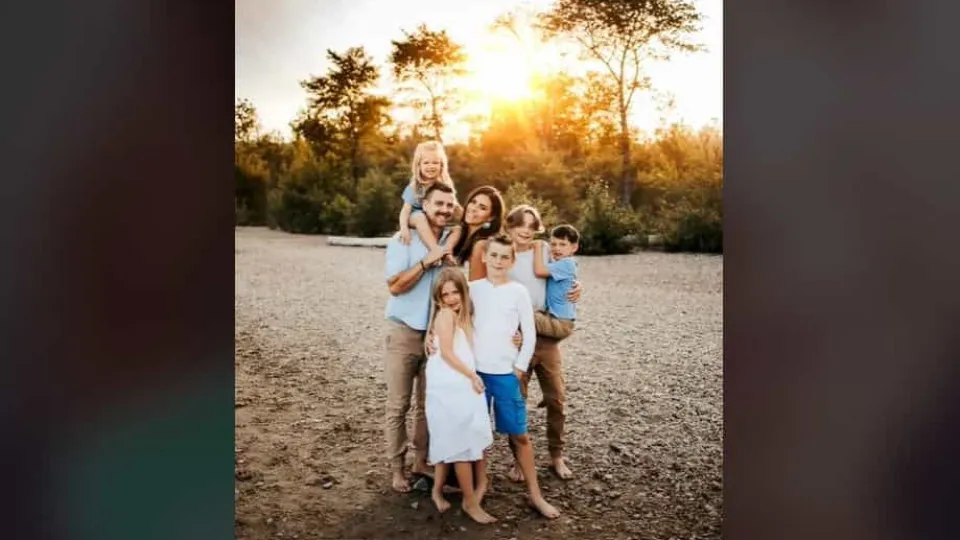 "Somos felizes": Casal vive na mesma casa, mas em andares diferentes