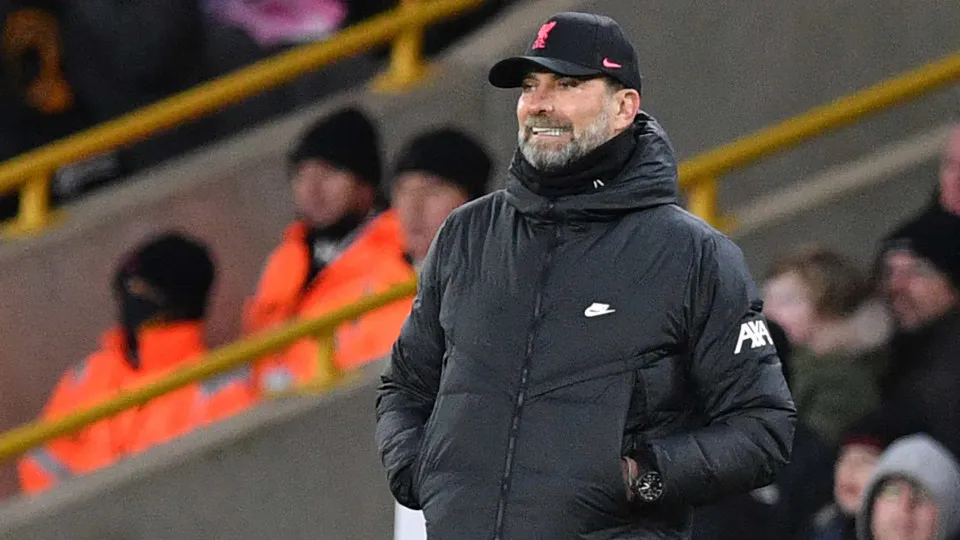 Liverpool com três baixas por suspeitas de Covid-19