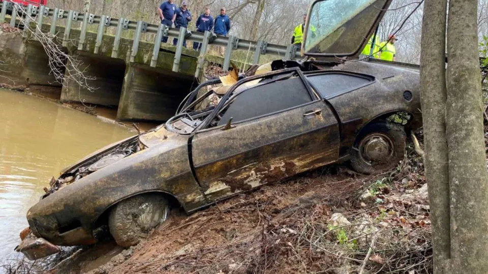 Carro e estudante desaparecidos em 1976 encontrados em rio