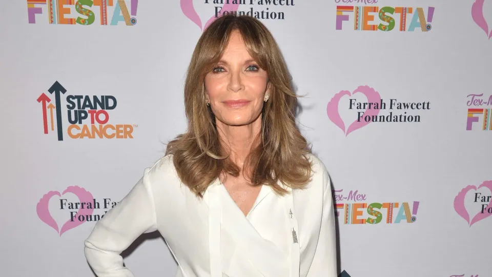 Jaclyn Smith, de 'Charlie's Angels', parece mais jovem que filho em foto