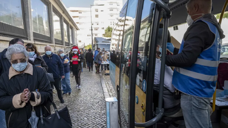 Portugal com 151 concelhos acima de risco muito elevado de infeção