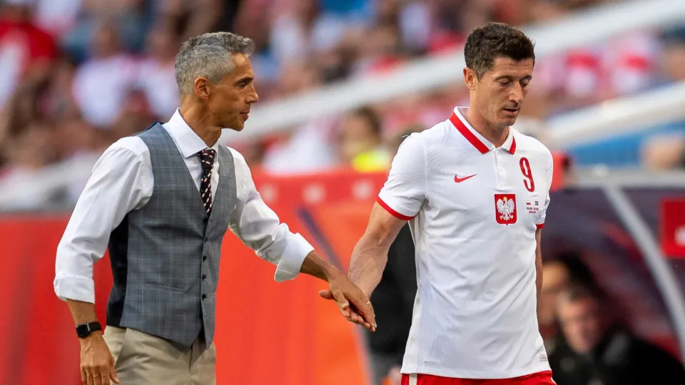 Polónia a ferro e fogo: Lewandowski "chocado" com Paulo Sousa